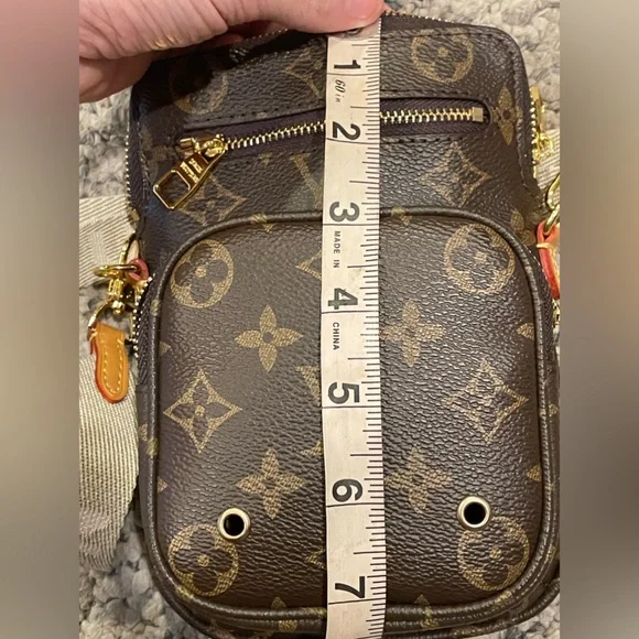 LVee monogram logo utility sling bag purse crossbody beautiful 💕💕😱😱🔥 - Picture 8 of 10